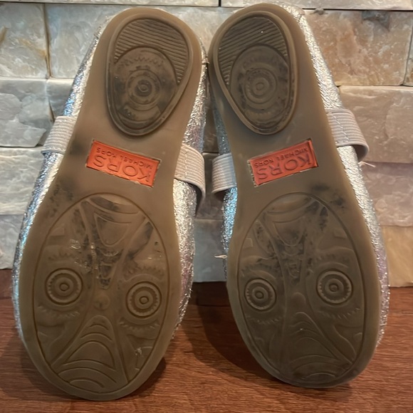 Michael Kors Silver shoes with Rosettes - Picture 7 of 8